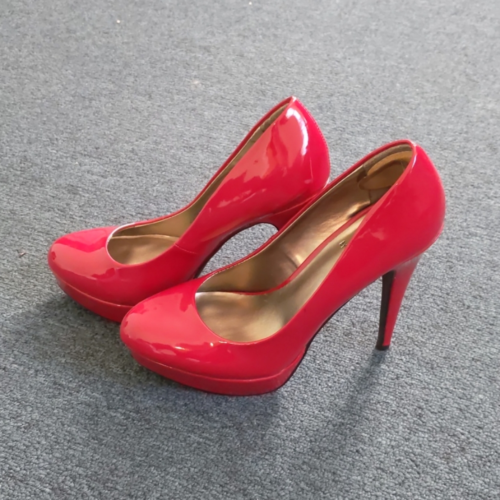 Red Pumps